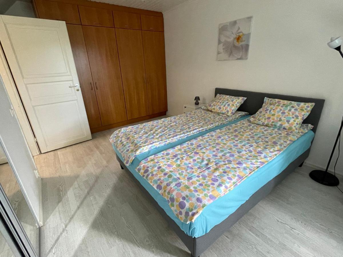 In And Super Easy To Airport And Center And A Private Free Parking Appartement