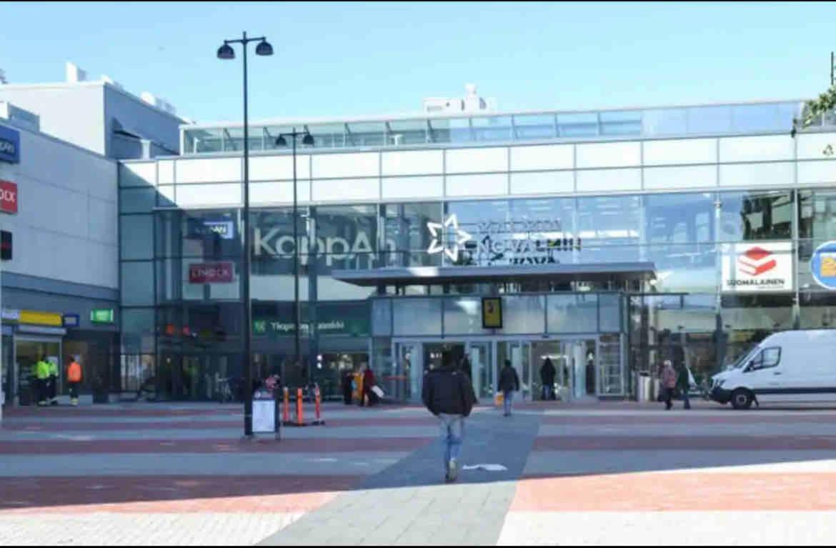 In And Super Easy To Airport And Center And A Private Free Parking *