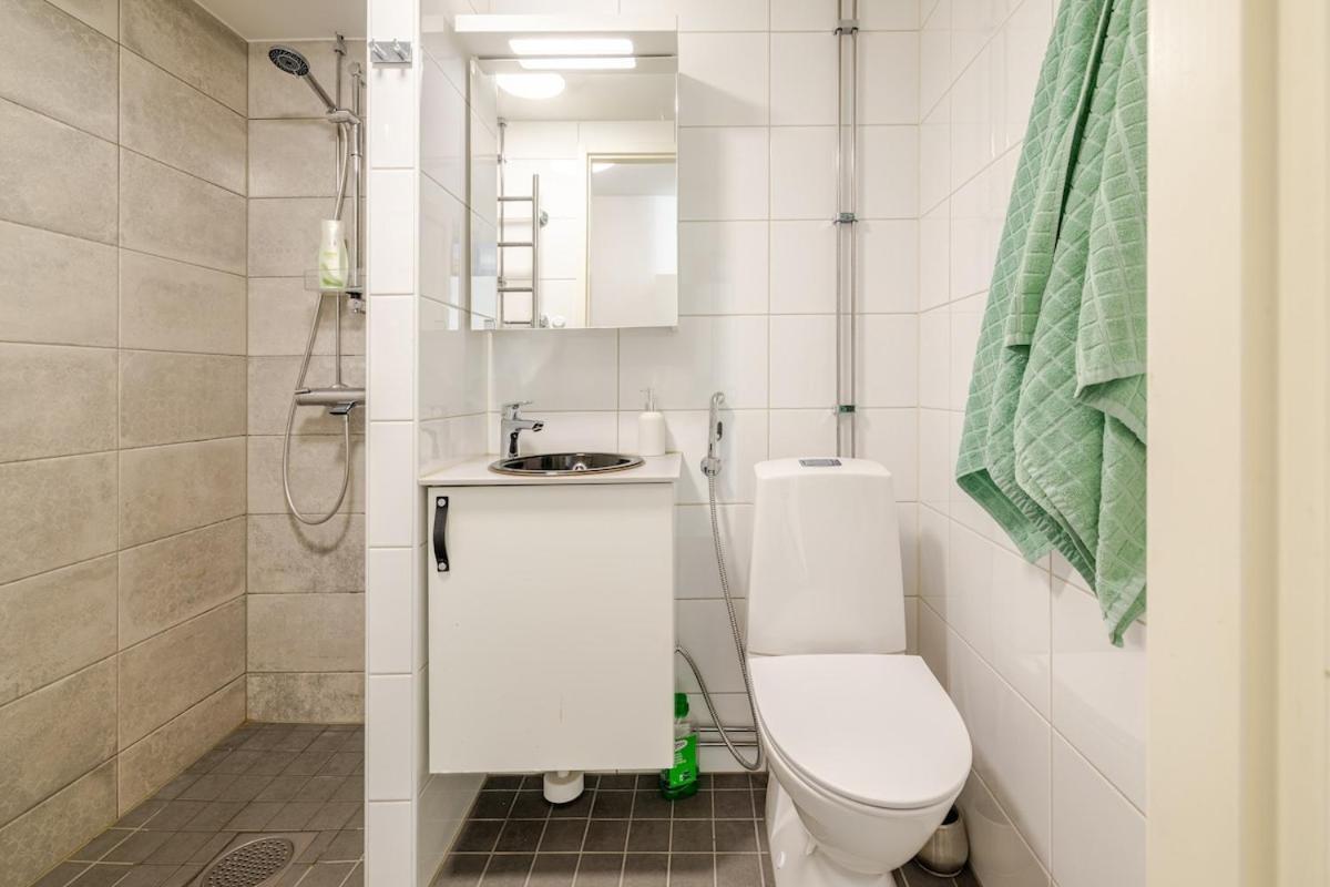 In And Super Easy To Airport And Center And A Private Free Parking * Helsinki