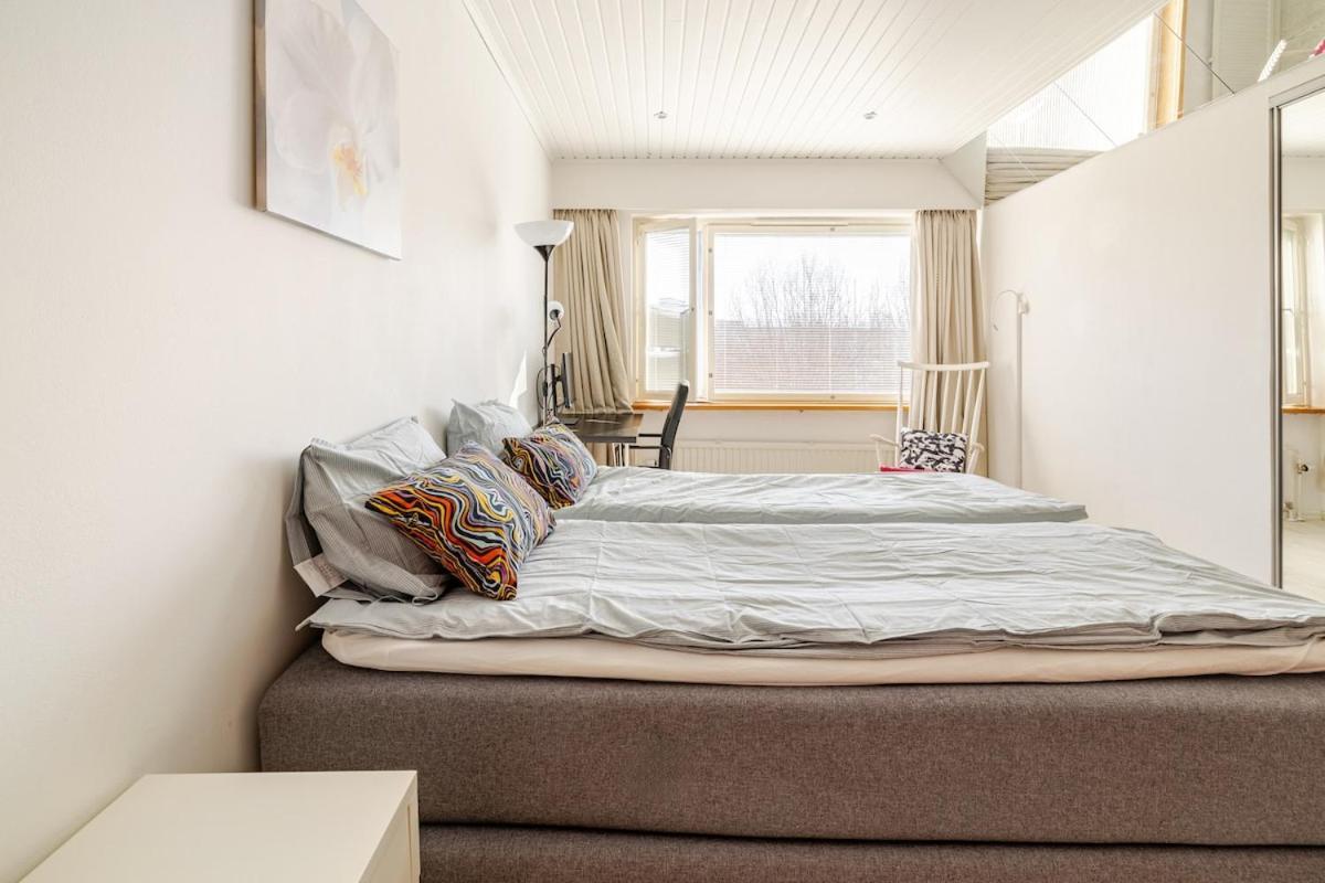 Appartement In And Super Easy To Airport And Center And A Private Free Parking *