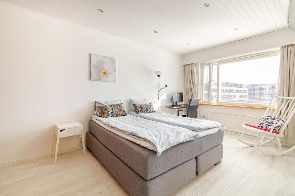 Appartement In And Super Easy To Airport And Center And A Private Free Parking *
