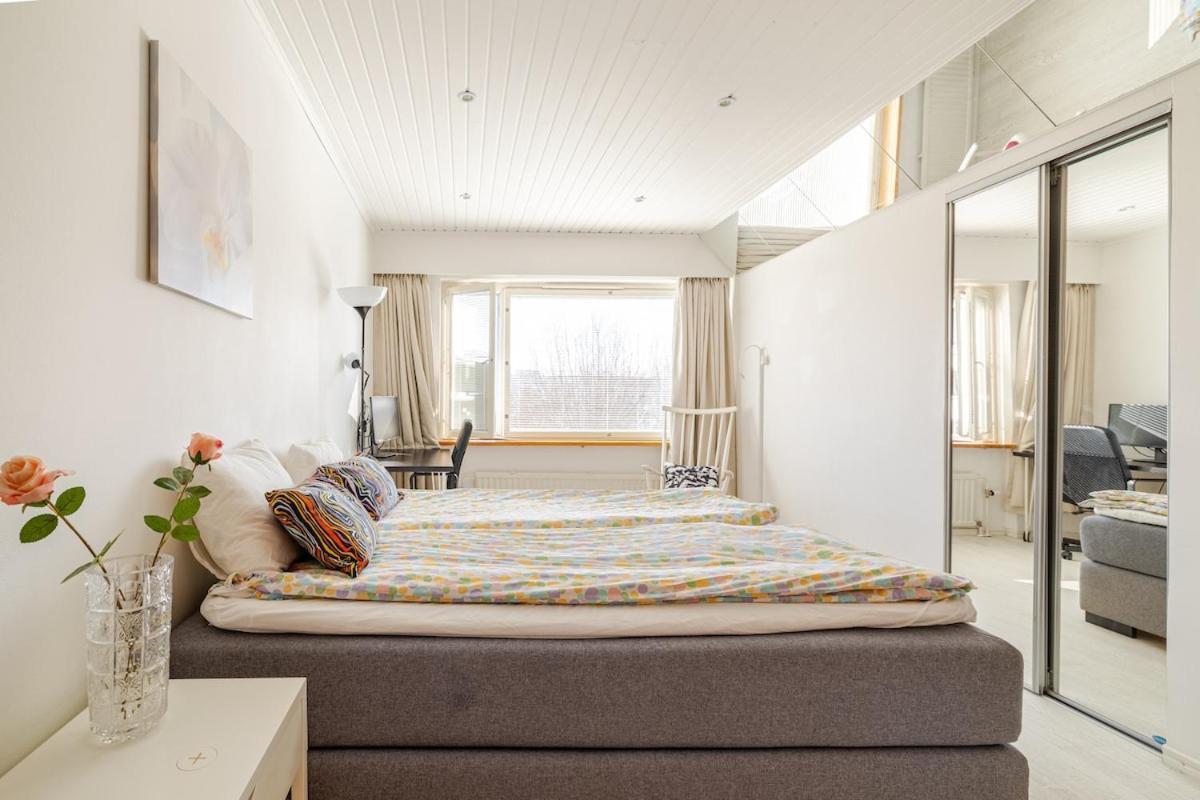 In And Super Easy To Airport And Center And A Private Free Parking Appartement Helsinki